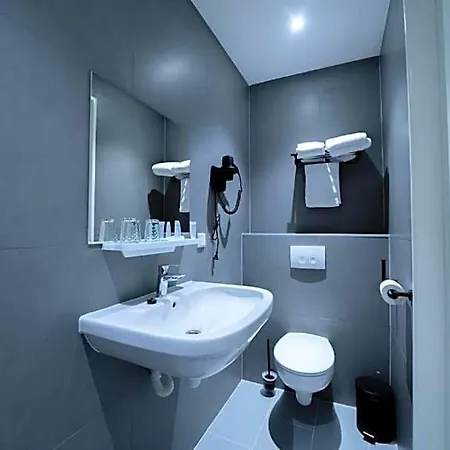 Ma Schiphol Airport Hotel